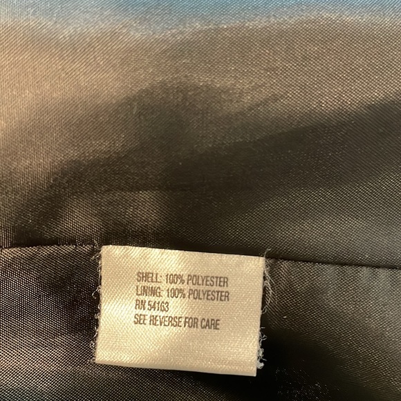 Calvin Klein 2 pc suit. High neck collar jkt w/pkts. Classic slacks w/side pkts. - Picture 13 of 14